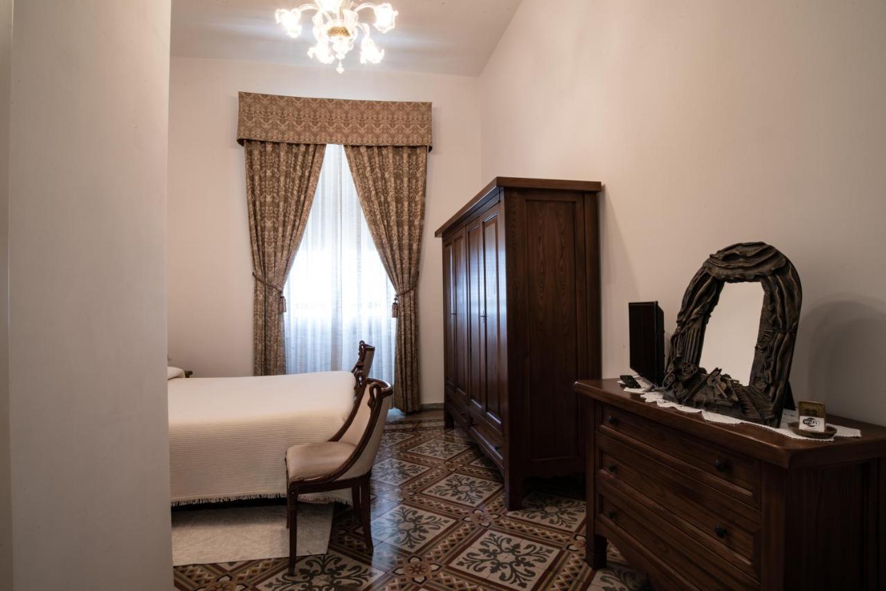 Hotel Aer Bj Vittoria กาญารี ภายนอก รูปภาพ