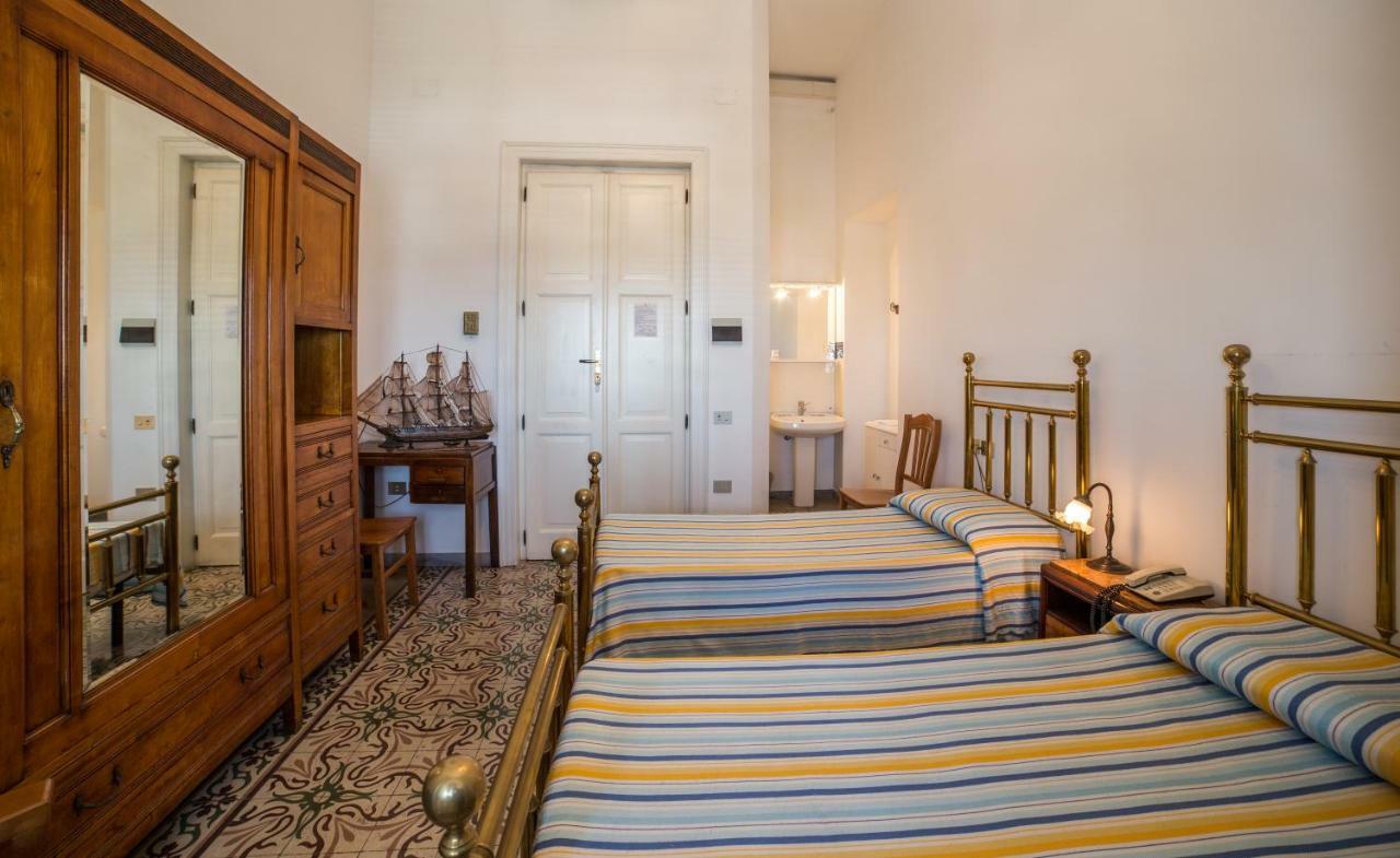 Hotel Aer Bj Vittoria กาญารี ภายนอก รูปภาพ