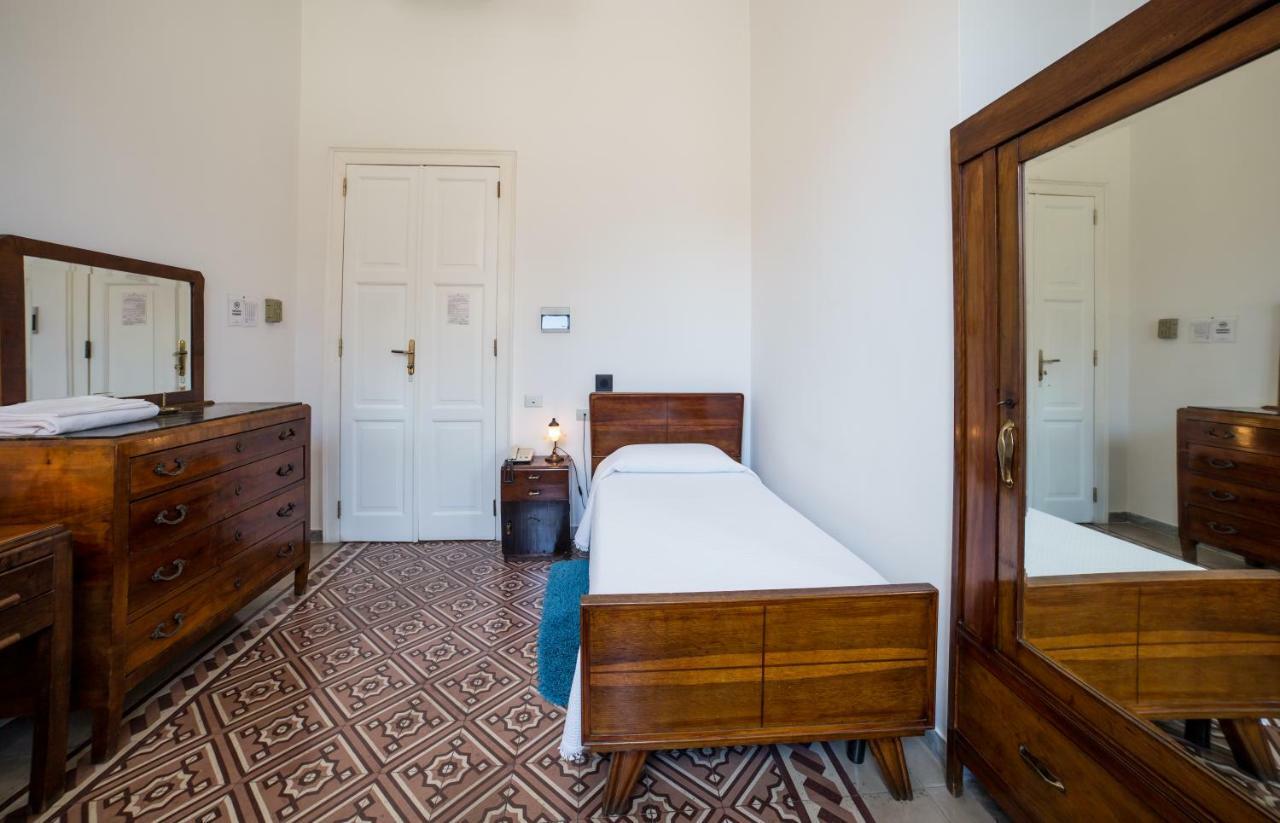 Hotel Aer Bj Vittoria กาญารี ภายนอก รูปภาพ