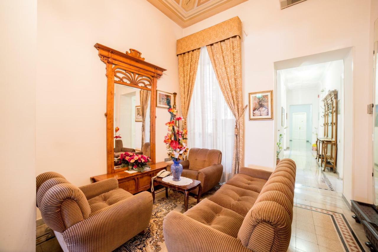 Hotel Aer Bj Vittoria กาญารี ภายนอก รูปภาพ